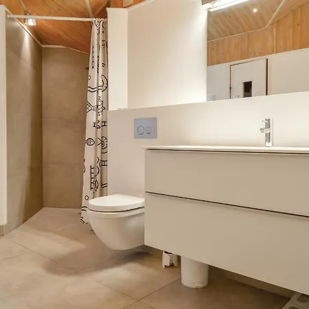 Pet Friendly In With Kitchen *